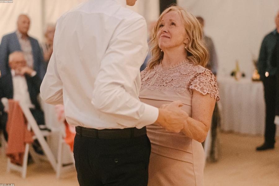 How to Build a Wedding Guest Capsule